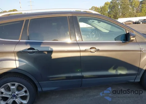 2015 Ford Escape Titanium z USA, uszkodzony, nr VIN 1FMCU9JX9FUA58932